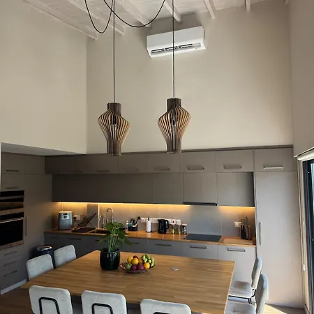 Loft 17 - Fully Renovated 2-bedroom Loft In Centre דירה