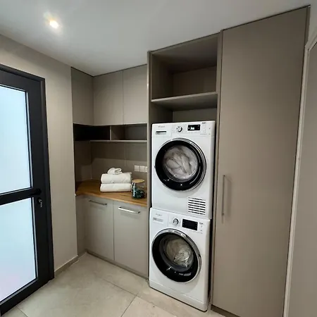 Lägenhet Loft 17 - Fully Renovated 2-bedroom Loft In Centre Limassol