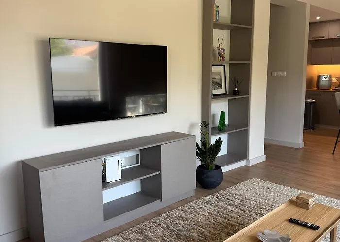 Loft 17 - Fully Renovated 2-Bedroom Loft In Centre *